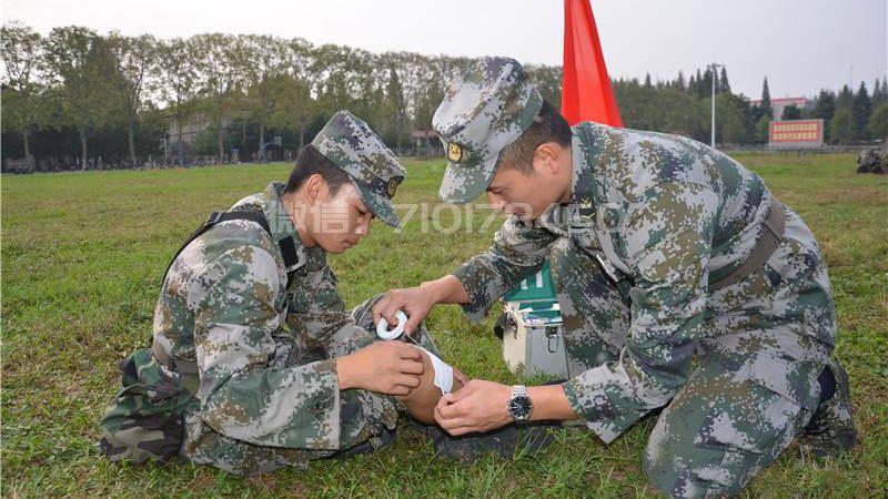 如果训练受伤了，膏药该怎么贴才是正确的？